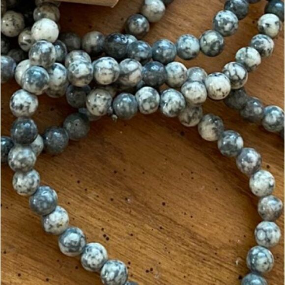 Two 17 inch strands of natural grey jasper beads necklace - Picture 4 of 6